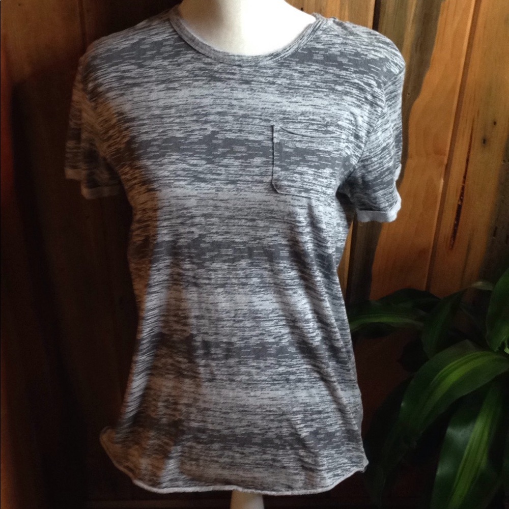 Sale 5/$25 carbon tee shirt extra small gray